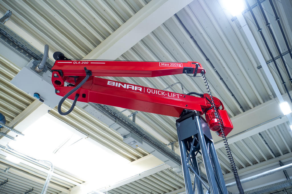 QLA 200は、最大200キログラムの重量機器を安全かつ正確に移動します。